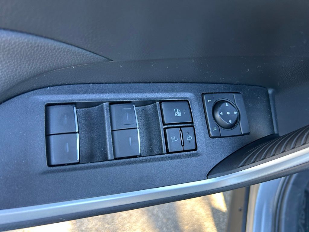 Thumbnail: 2025 Toyota RAV4 - 17