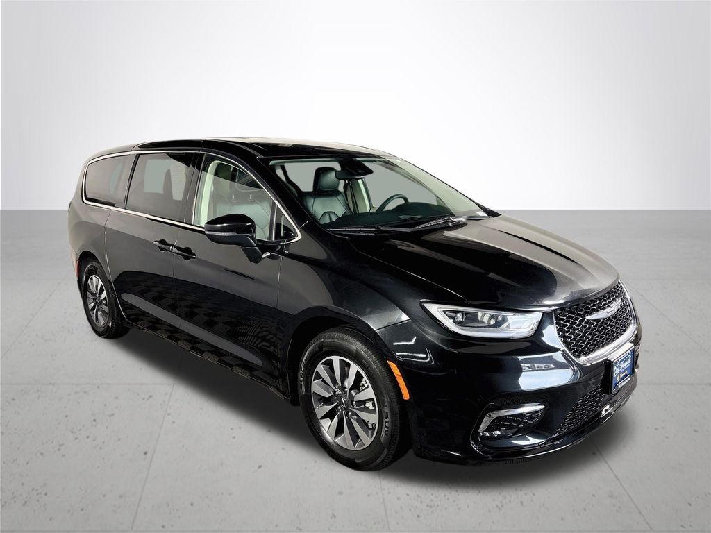 2023 Chrysler Pacifica Hybrid Touring L