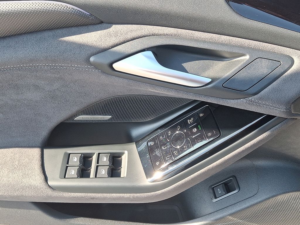 Thumbnail: 2025 Audi e-tron S - 12