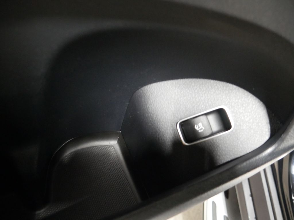 Thumbnail: 2026 Mercedes-Benz GLE - 19