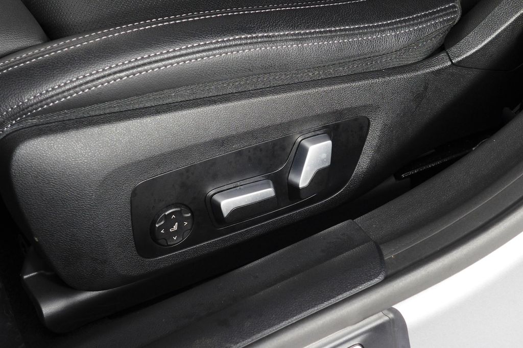 Thumbnail: 2023 BMW i4 - 23