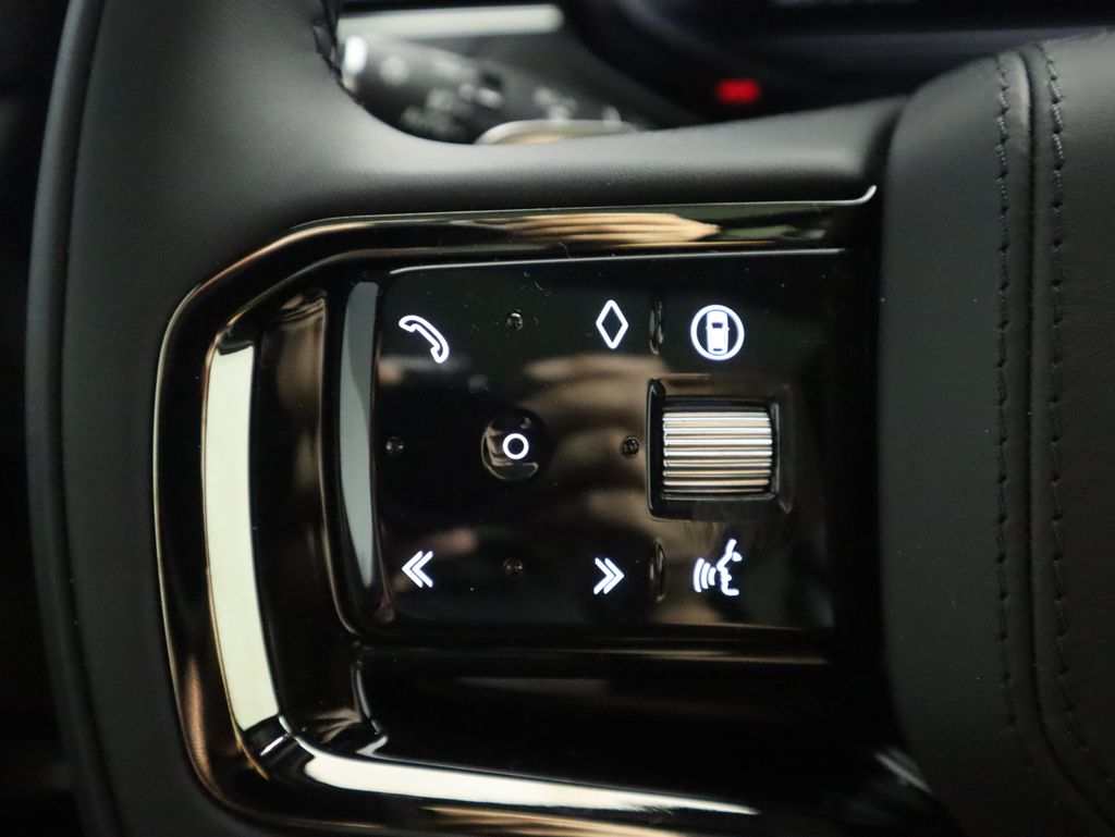 Thumbnail: 2025 Land Rover Range Rover Sport - 12