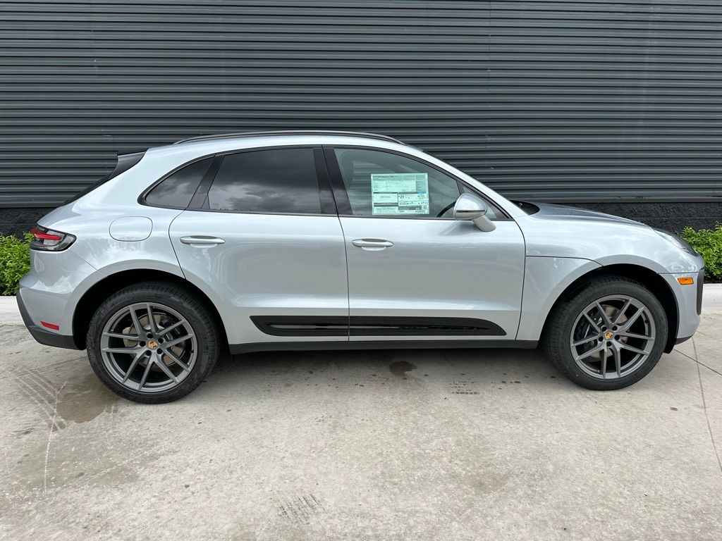 Thumbnail: 2025 Porsche Macan - 8