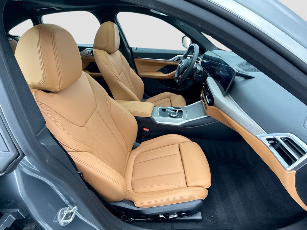 Thumbnail: 2025 BMW i4 - 19