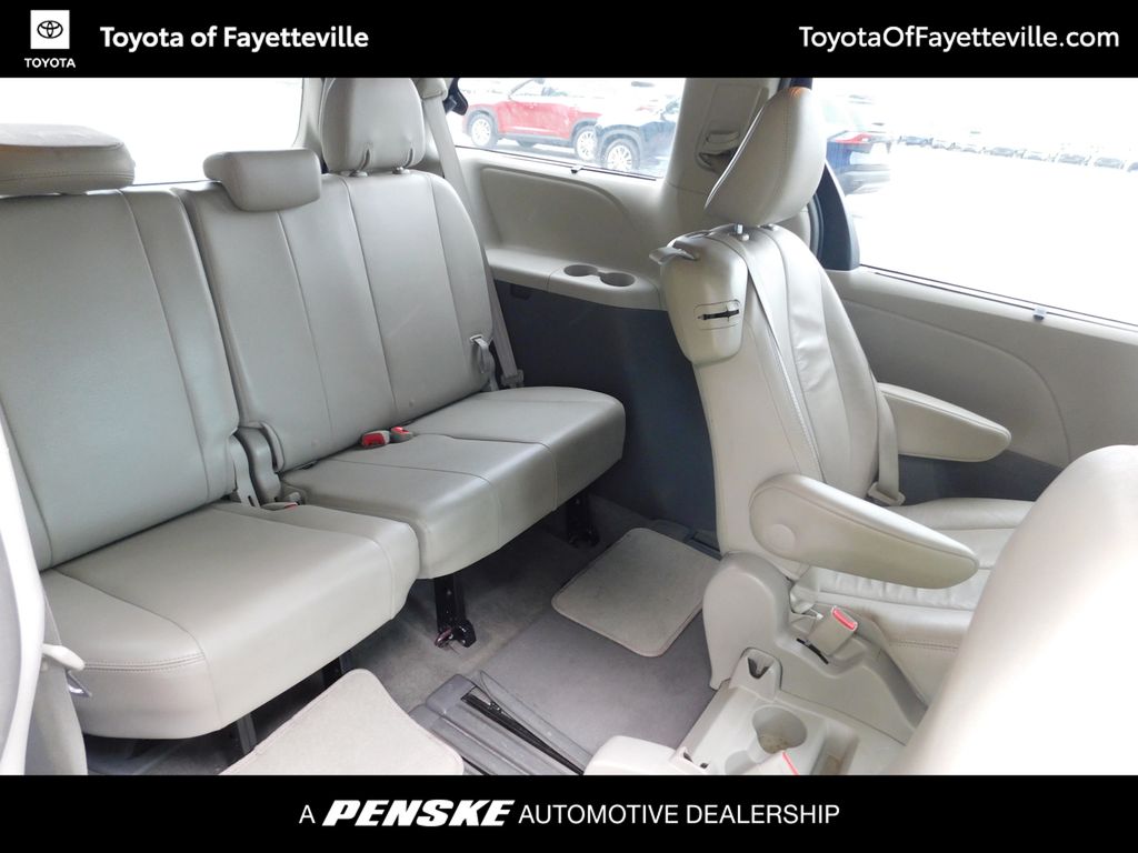 2014 Toyota Sienna XLE 5