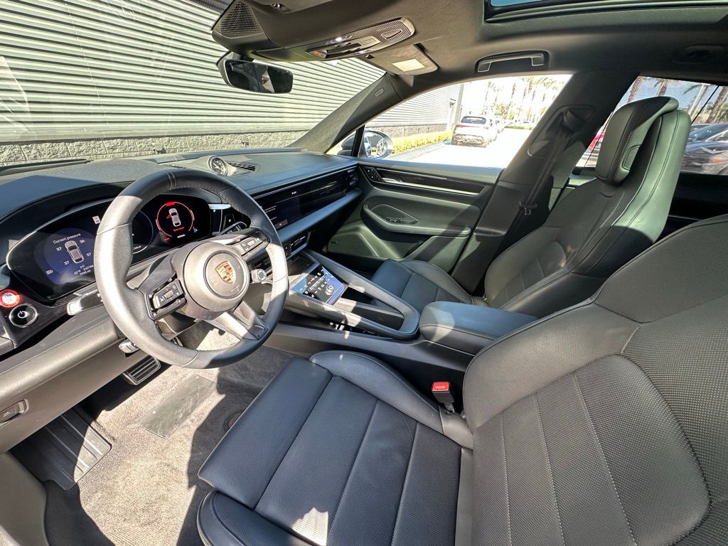 Thumbnail: 2025 Porsche Macan - 4