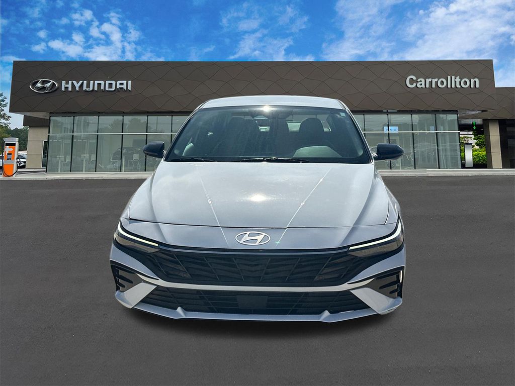 Used 2025 White Hyundai SEL Sport image 2