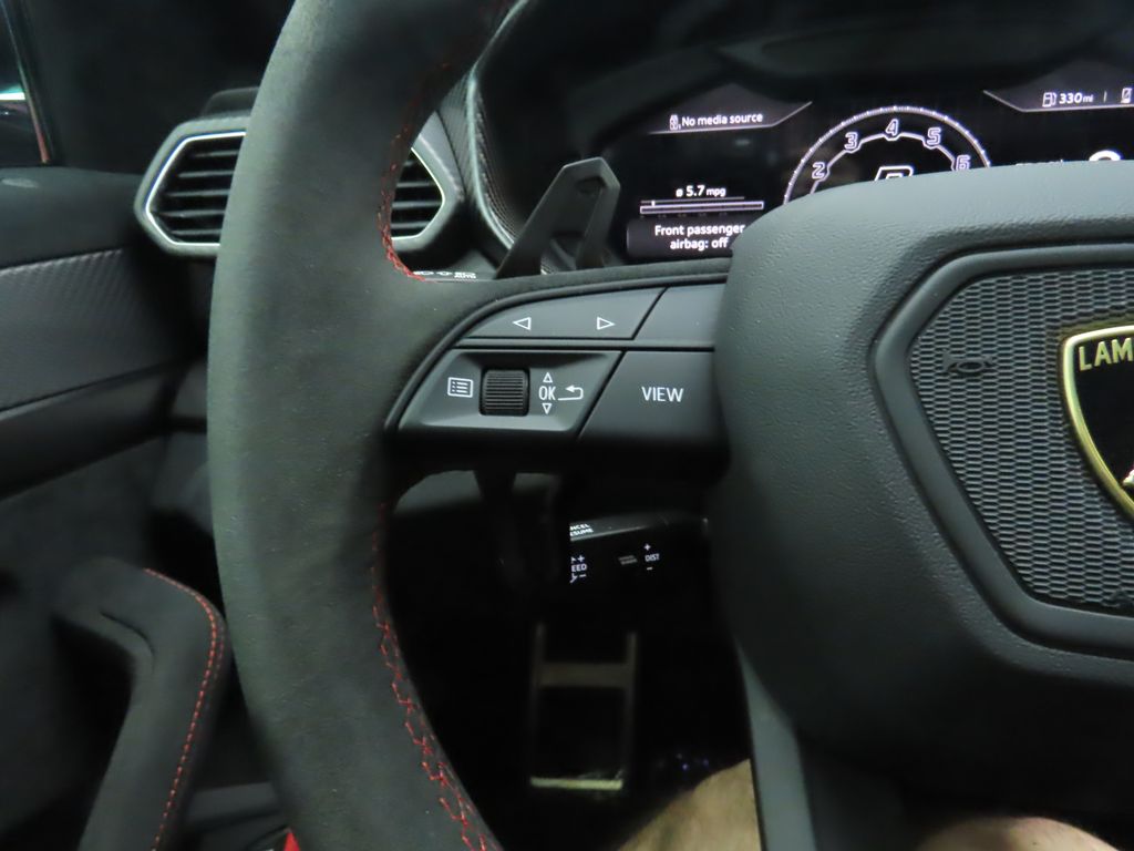 Thumbnail: 2023 Lamborghini Urus - 11