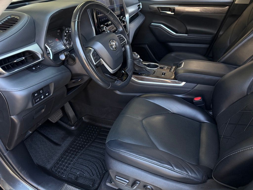 Used 2022 Toyota Highlander SUV