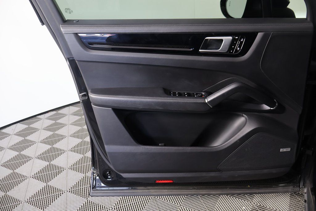 Thumbnail: 2019 Porsche Cayenne - 10