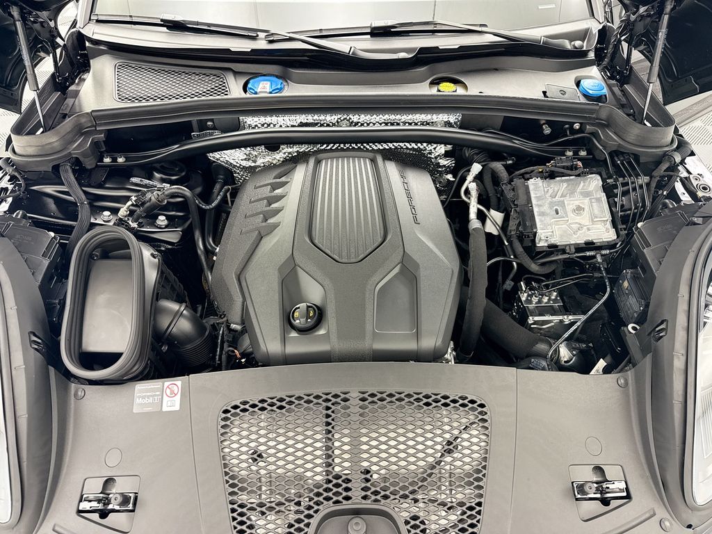 Thumbnail: 2026 Porsche Macan - 30