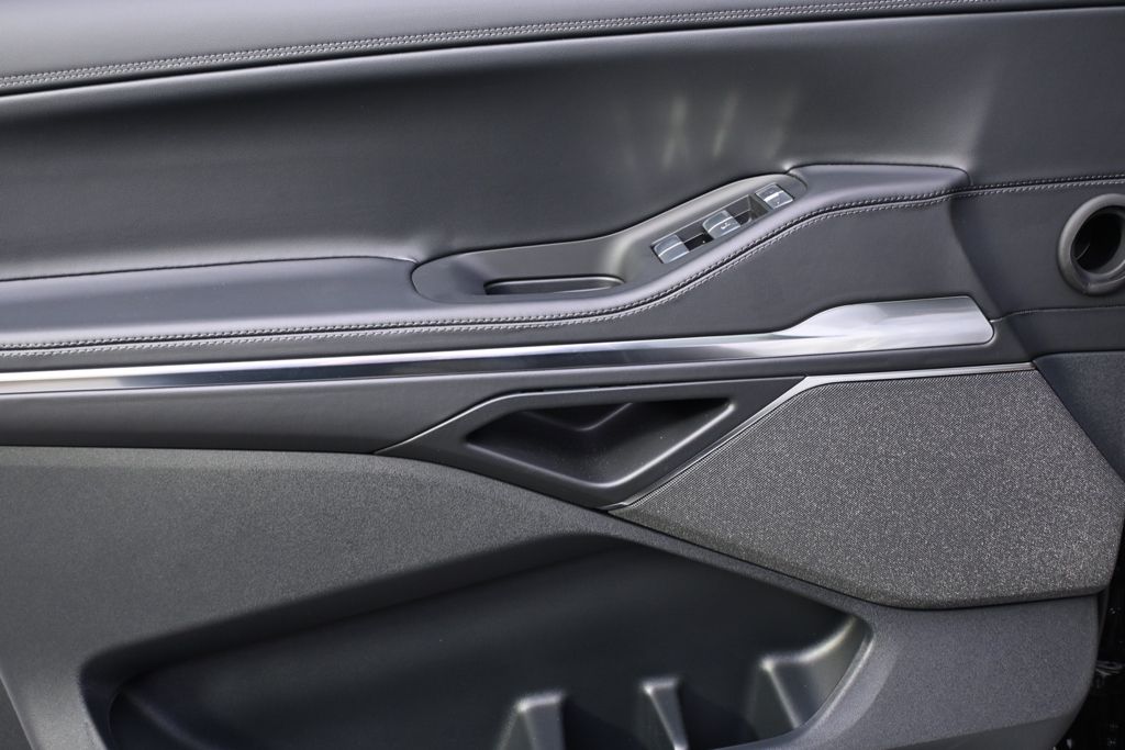 New 2026 Black Lincoln Reserve image 23