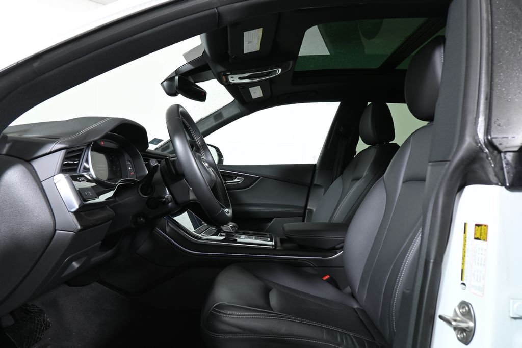 Thumbnail: 2023 Audi Q8 - 3