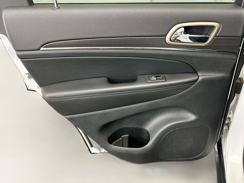 Thumbnail: 2015 Jeep Grand Cherokee - 24