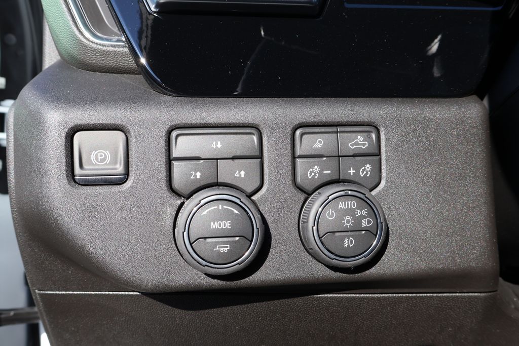 Thumbnail: 2026 Chevrolet Silverado 2500 - 18