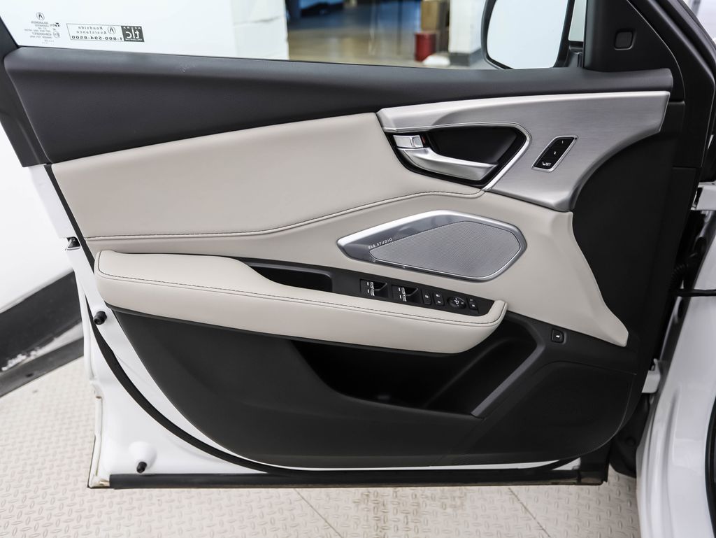 Thumbnail: 2025 Acura RDX - 9