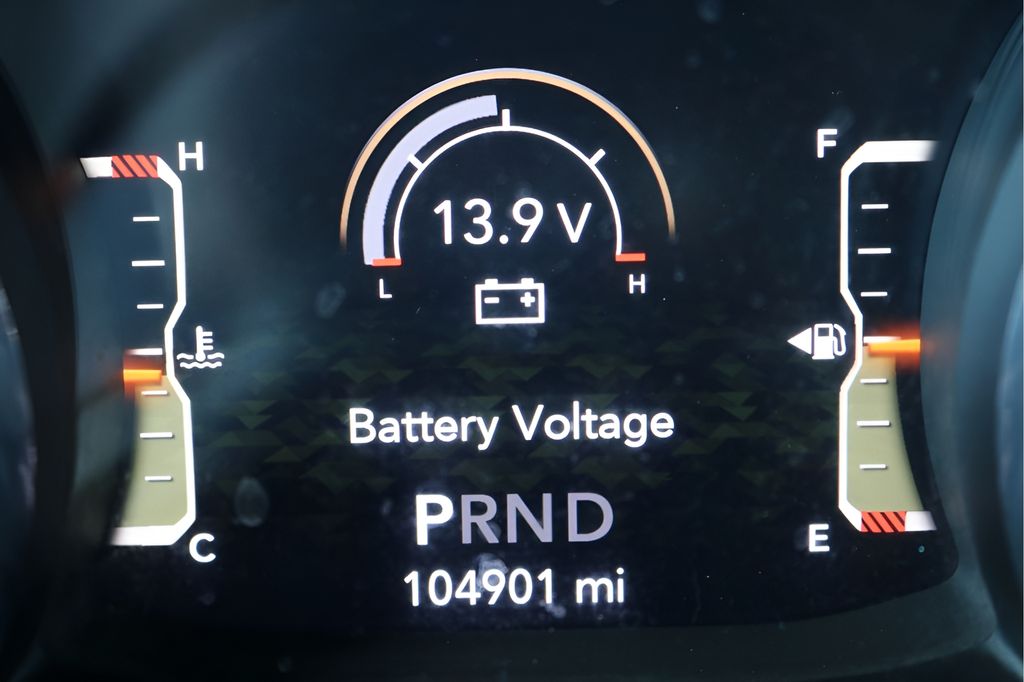 Used 2019 Silver Jeep Unlimited Sahara image 28
