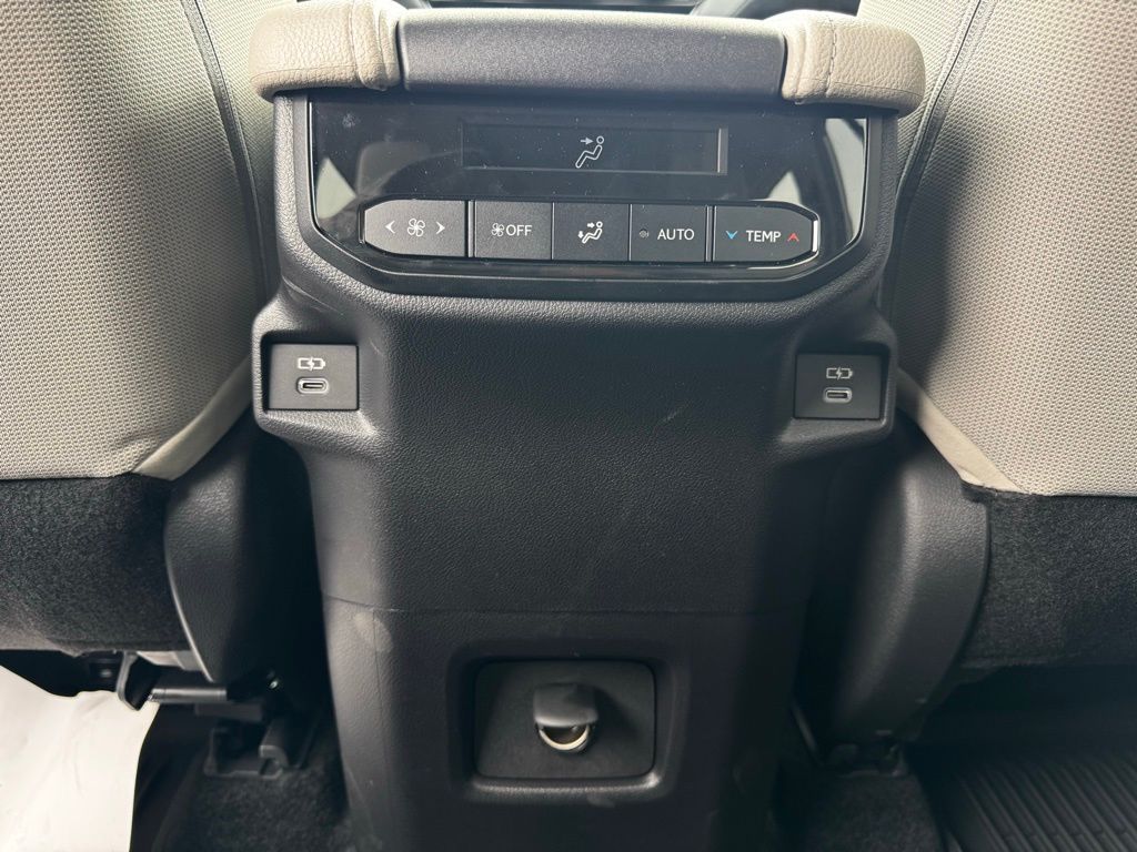 2025 Toyota Grand Highlander LE AWD photo 18