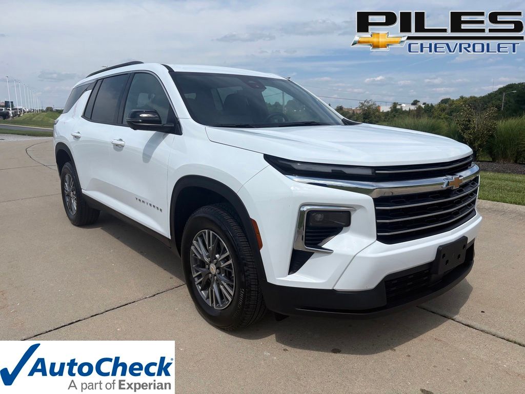 Summit White 2026 Chevrolet Traverse SUV / Crossover Front-Wheel Drive 8-Speed Automatic