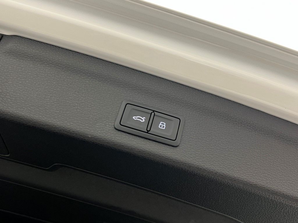 Thumbnail: 2025 Audi Q3 - 11