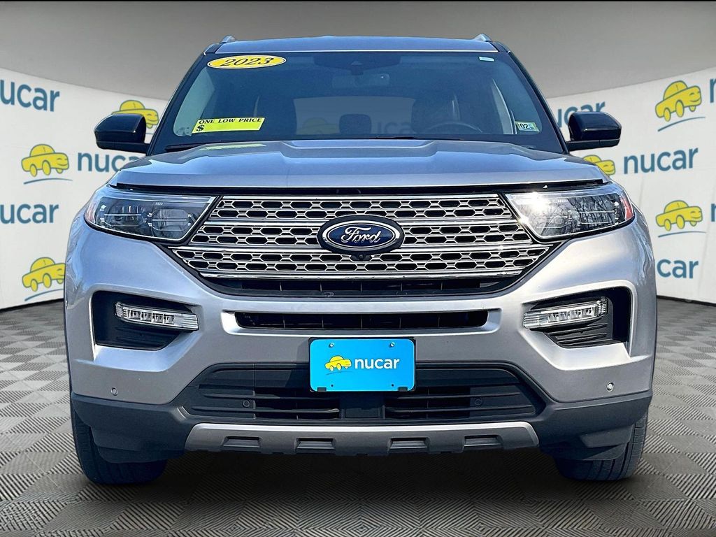 View vehicle photo 2