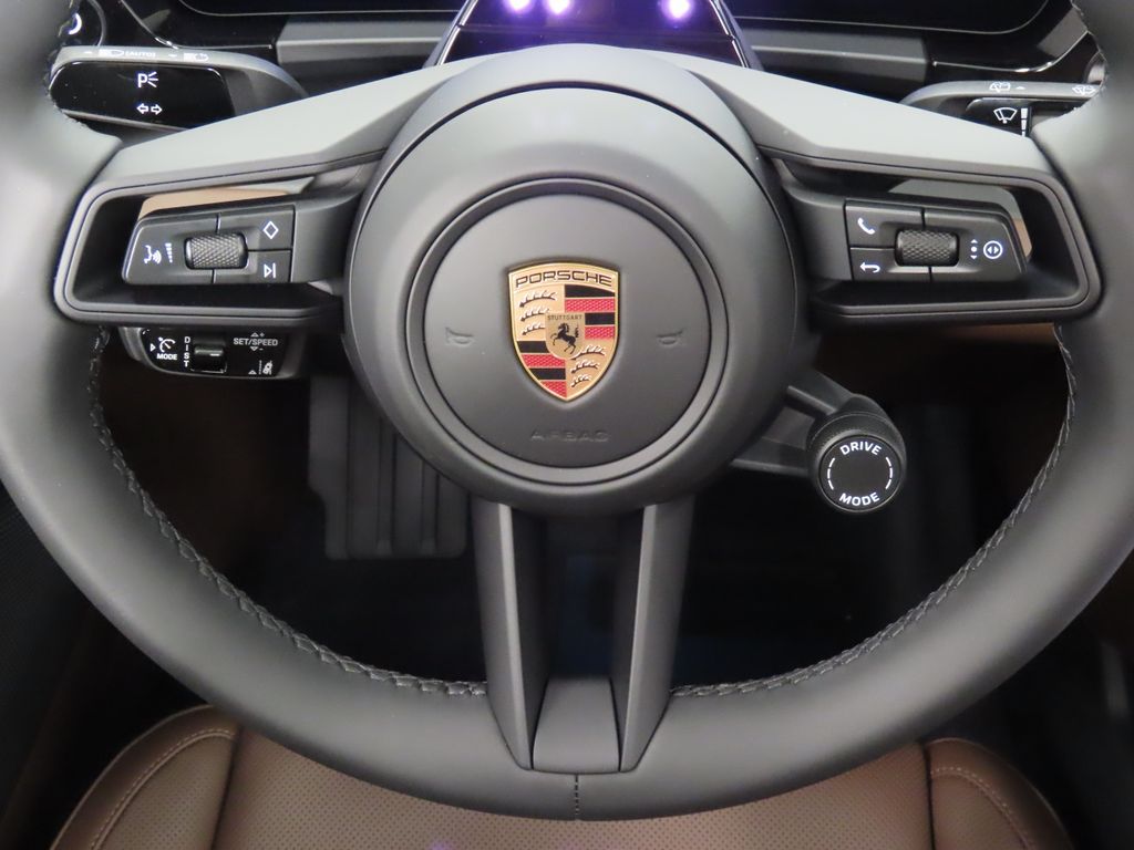 Thumbnail: 2026 Porsche Macan - 20