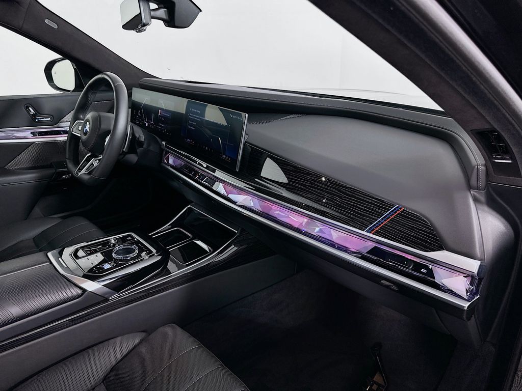 Thumbnail: 2025 BMW 7 Series - 30