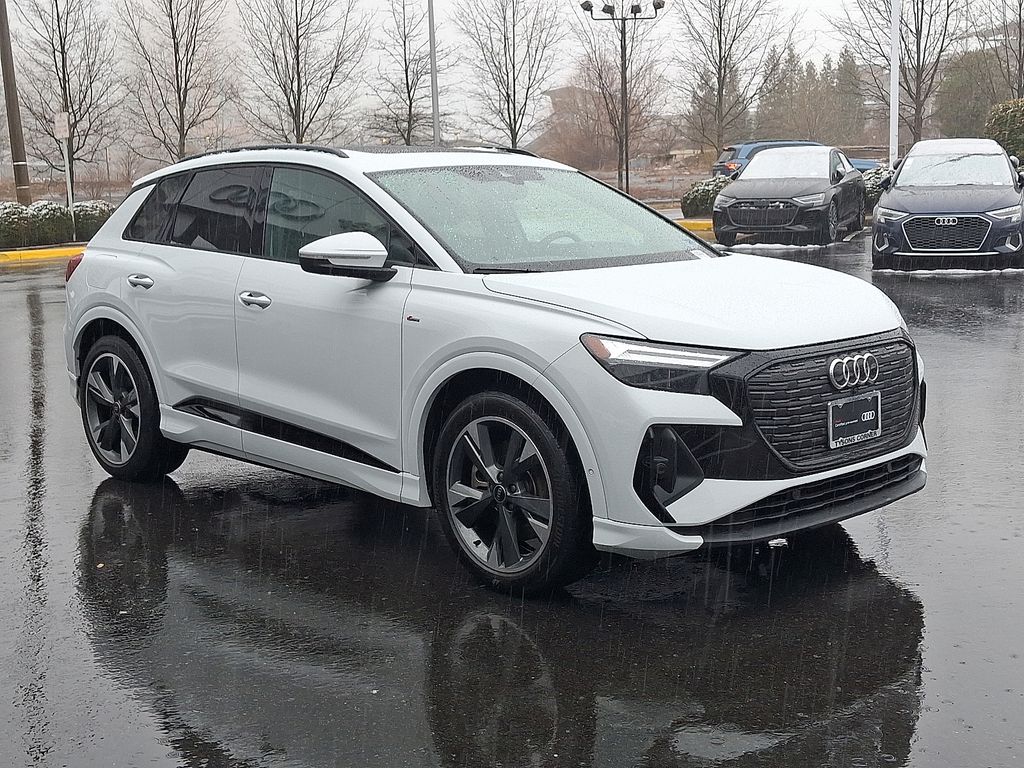 Thumbnail: 2024 Audi Q4 e-tron - 3