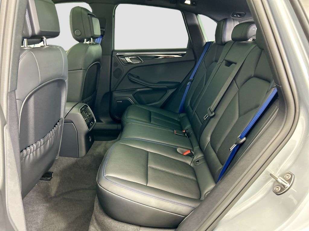 Thumbnail: 2026 Porsche Macan - 19