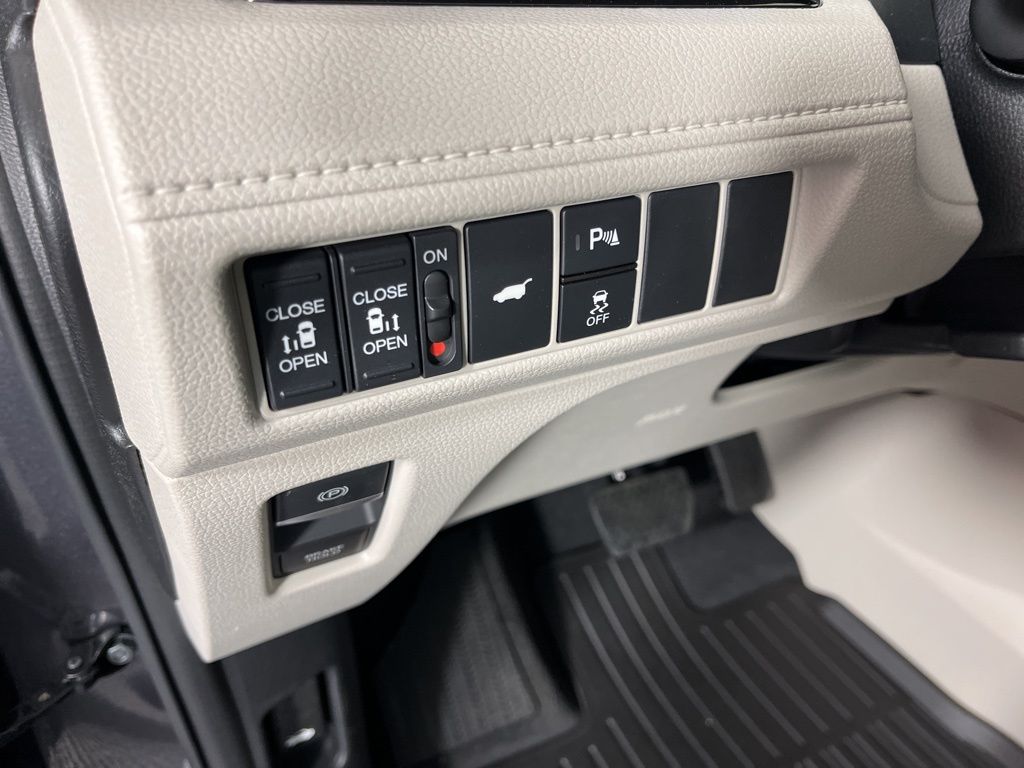 2025 Honda Odyssey Touring 32
