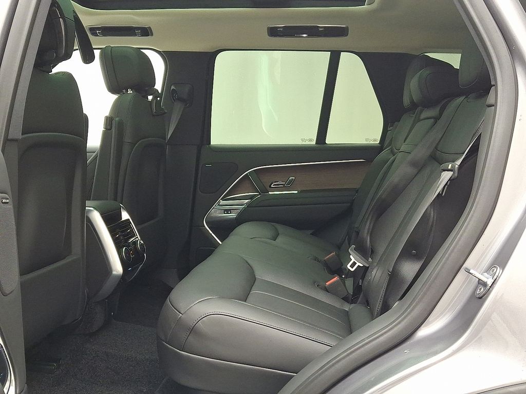 Thumbnail: 2026 Land Rover Range Rover - 6