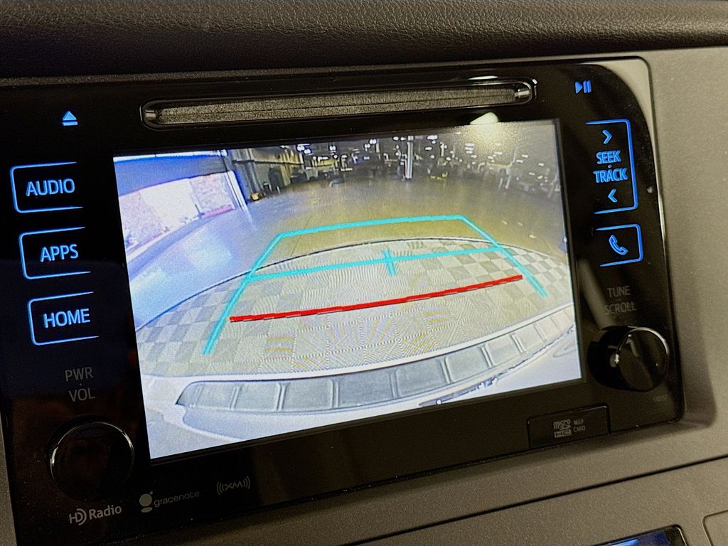 Thumbnail: 2017 Toyota Sienna - 14