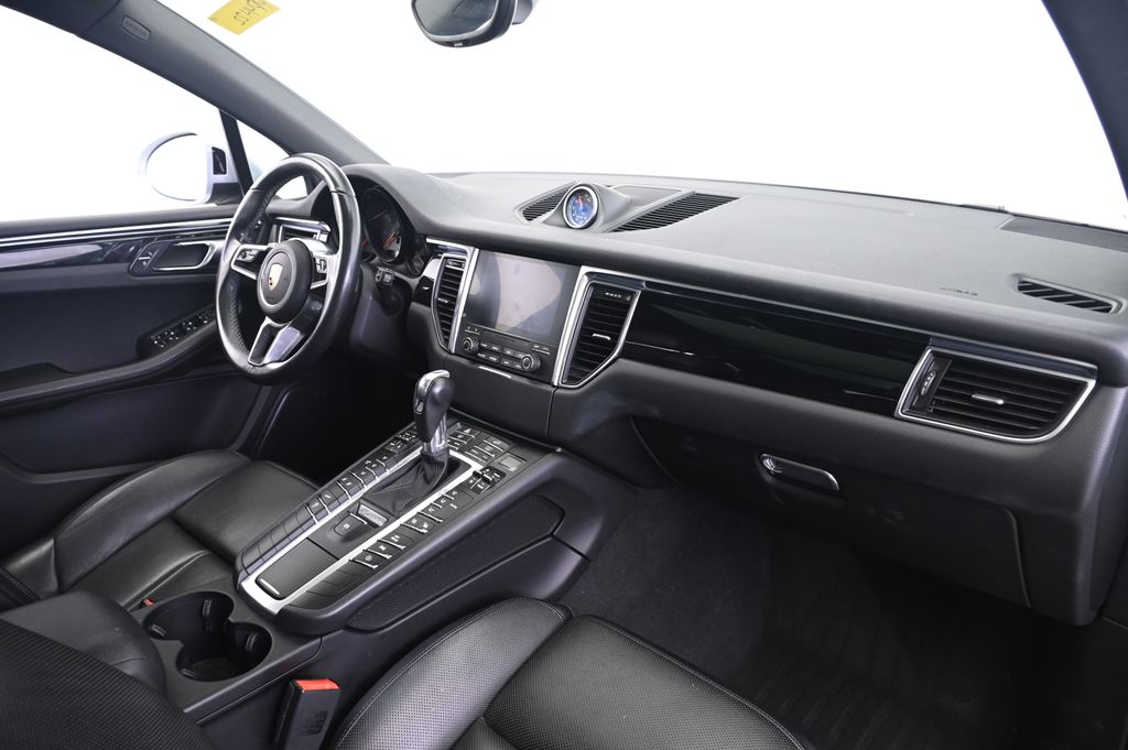 Thumbnail: 2018 Porsche Macan - 22
