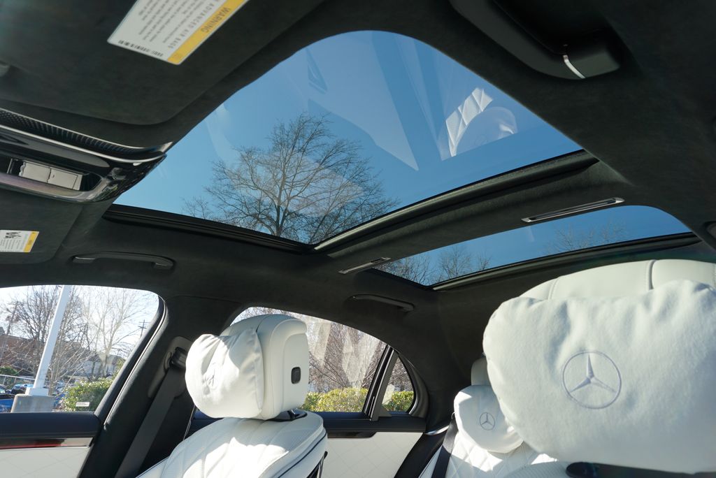 Thumbnail: 2023 Mercedes-Benz S-Class - 12