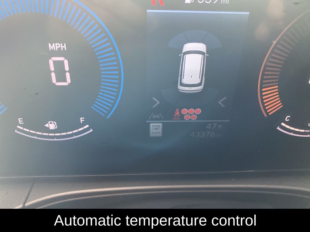 Used 2025 Silver Hyundai SEL image 4