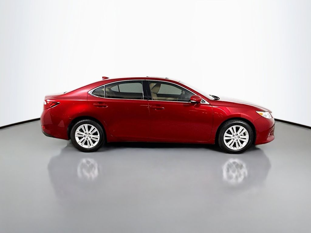 Thumbnail: 2015 Lexus ES - 4