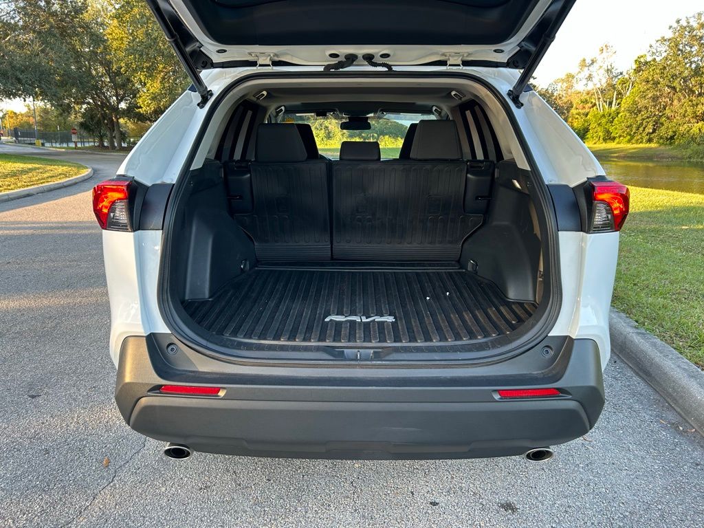 Thumbnail: 2022 Toyota RAV4 - 10