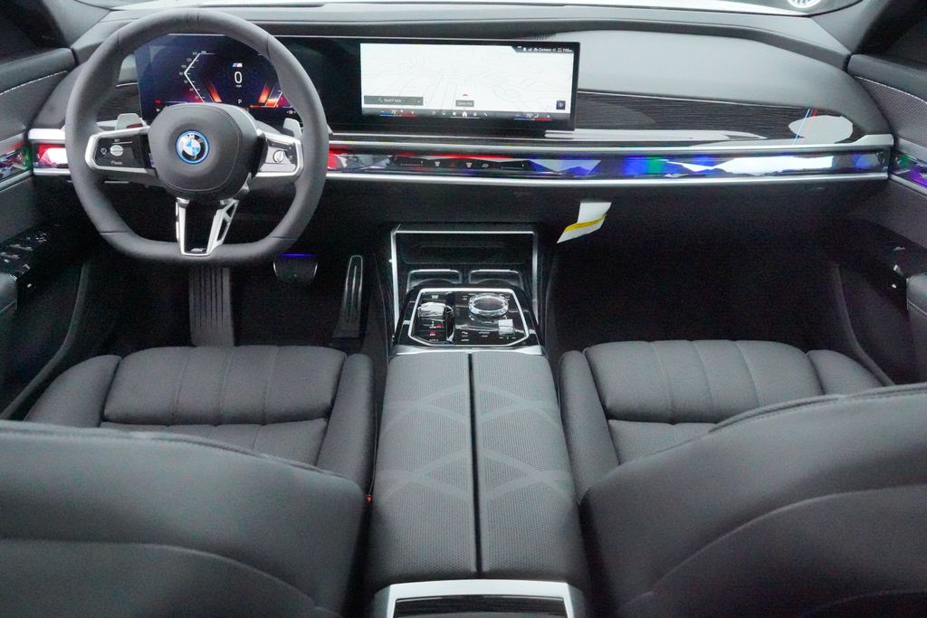 2025 BMW 7 Series 750e xDrive 14