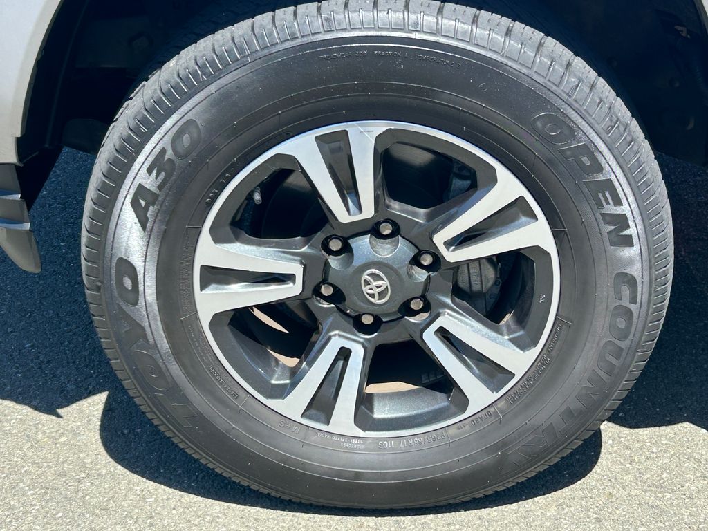 Thumbnail: 2019 Toyota Tacoma - 9