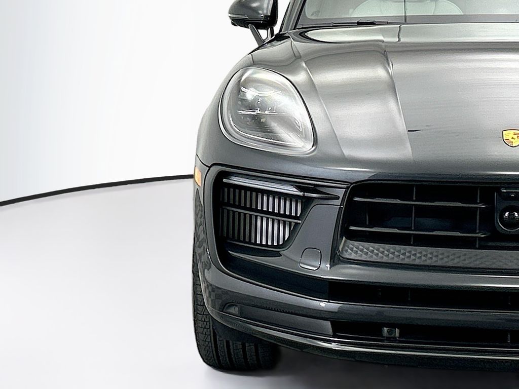 Thumbnail: 2026 Porsche Macan - 12