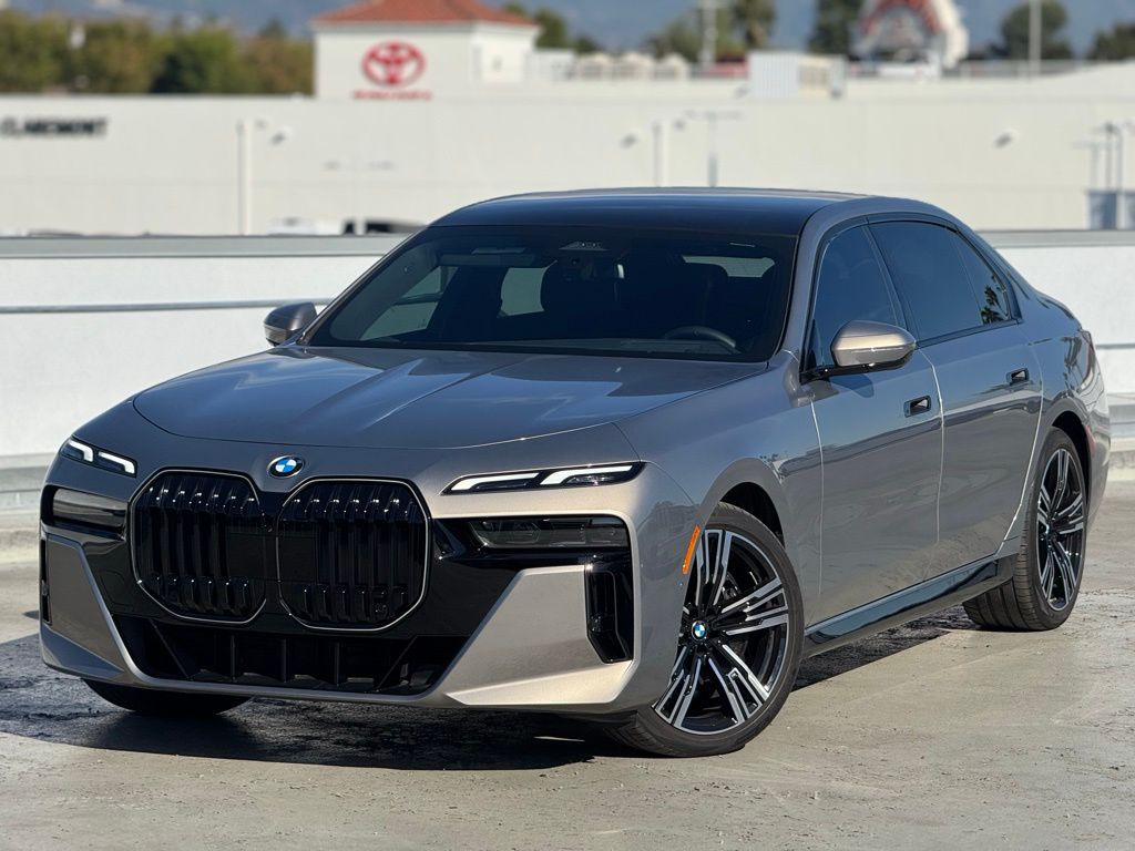 2025 BMW 7 Series 740i RWD