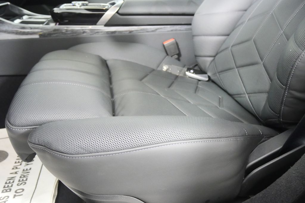 Thumbnail: 2026 BMW i7 - 10