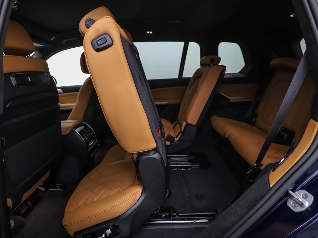 Thumbnail: 2027 BMW X7 - 25