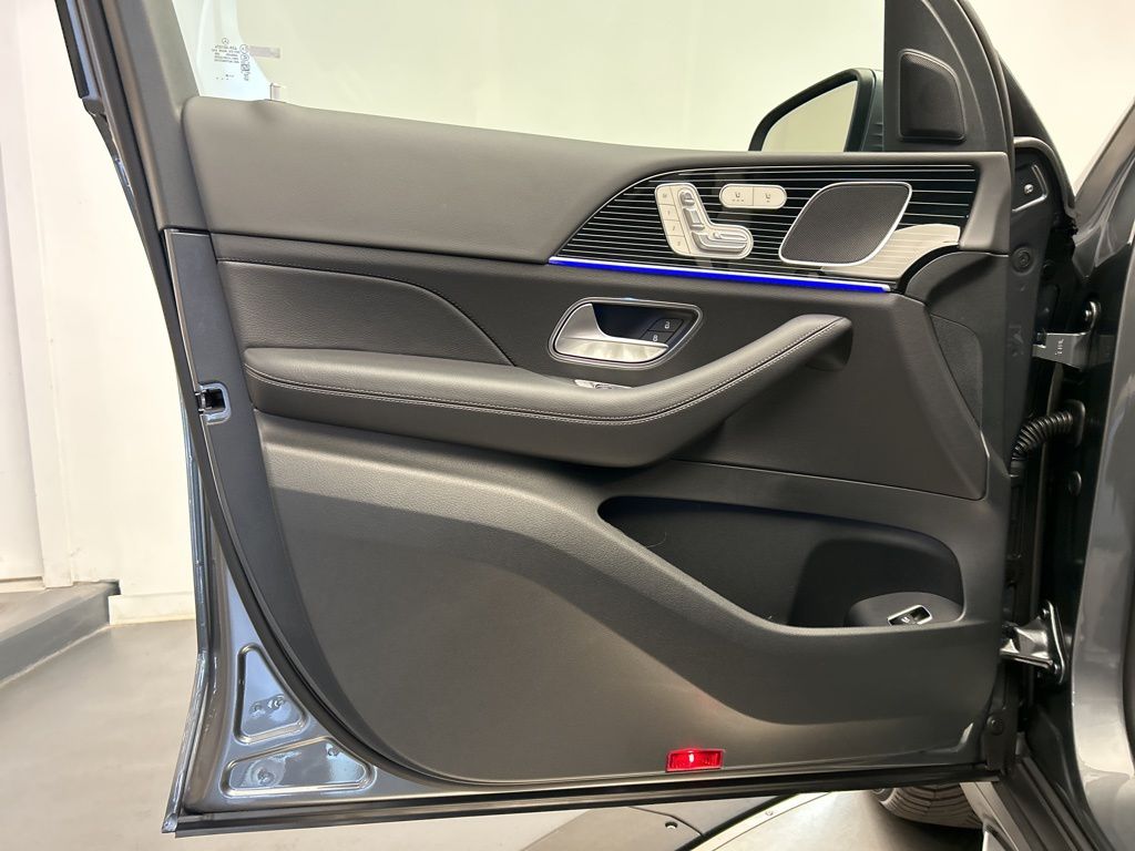 Thumbnail: 2025 Mercedes-Benz GLE - 11