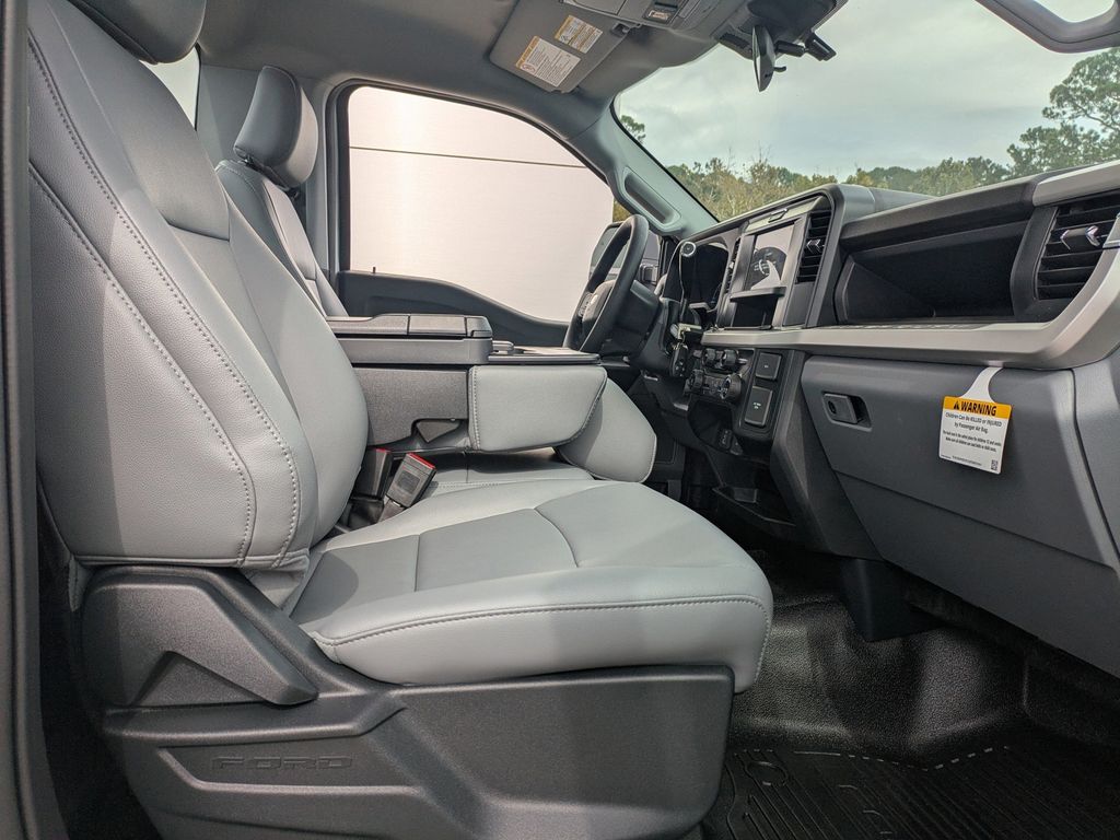 2025 Ford F-550 Chassis XL