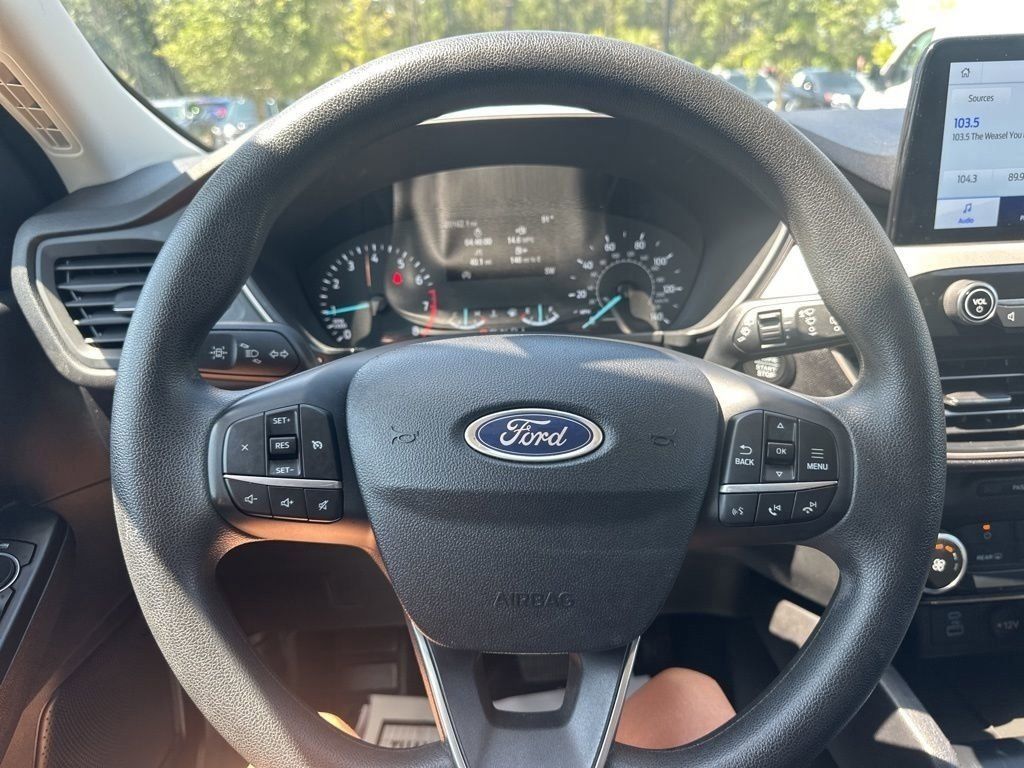 2022 Oxford White Ford Escape SE FWD SUV