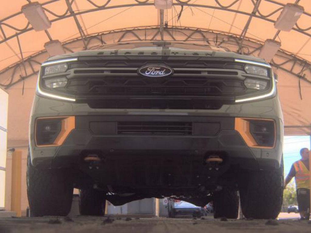 Used 2025 Green Ford Tremor image 4