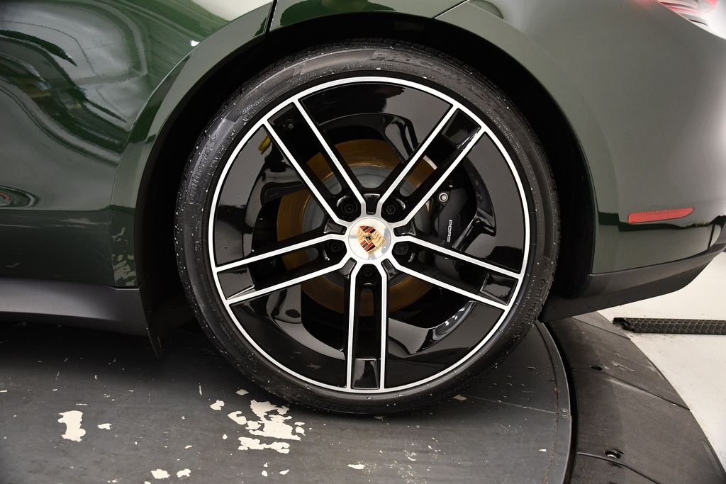 Thumbnail: 2025 Porsche Taycan - 15