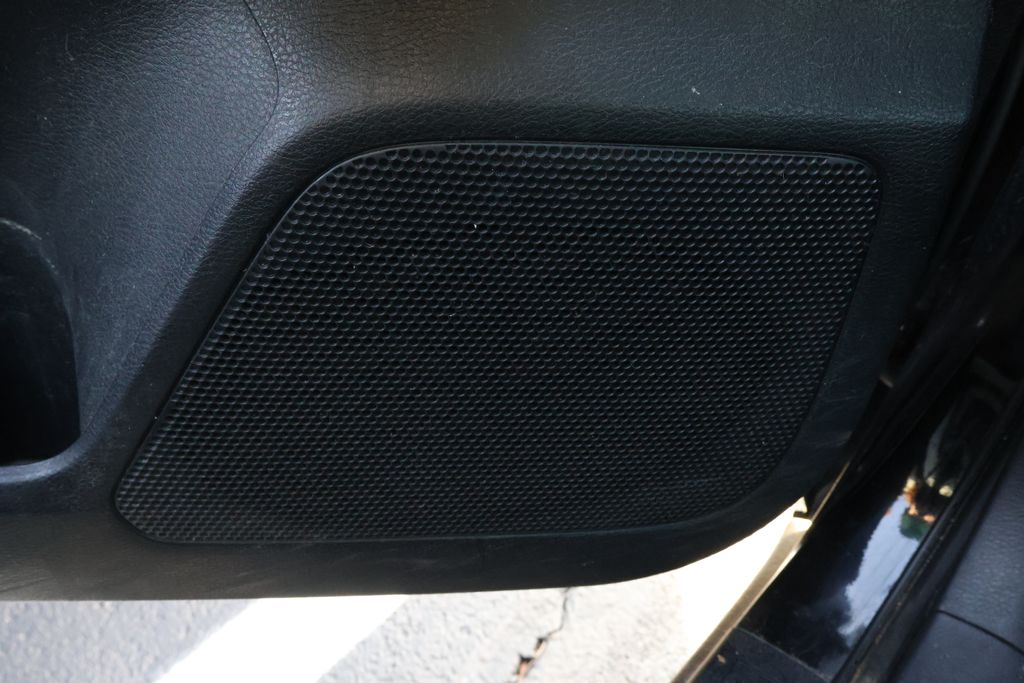 Thumbnail: 2016 Toyota Tacoma - 15