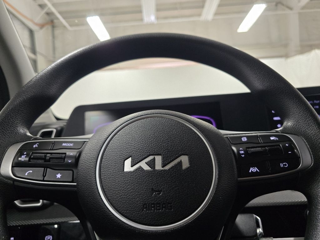 Used 2024 White Kia LX image 23